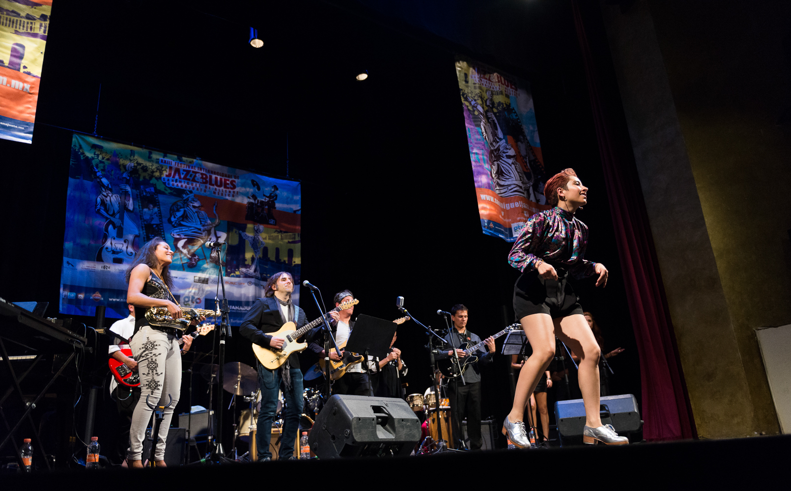 Cierre del Festival Internacional de Jazz y Blues de San Miguel de Allende con Antonio Lozoya J & B Collective e Invitados - Tributo a Eric Clapton, el 19 de noviembre 2017 en el Teatro Ángela Peralta.