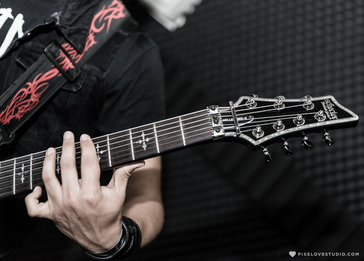 KEINT, banda de rock-metal originaria de Querétaro lanzó su más reciente disco "Sin marcha atrás".
